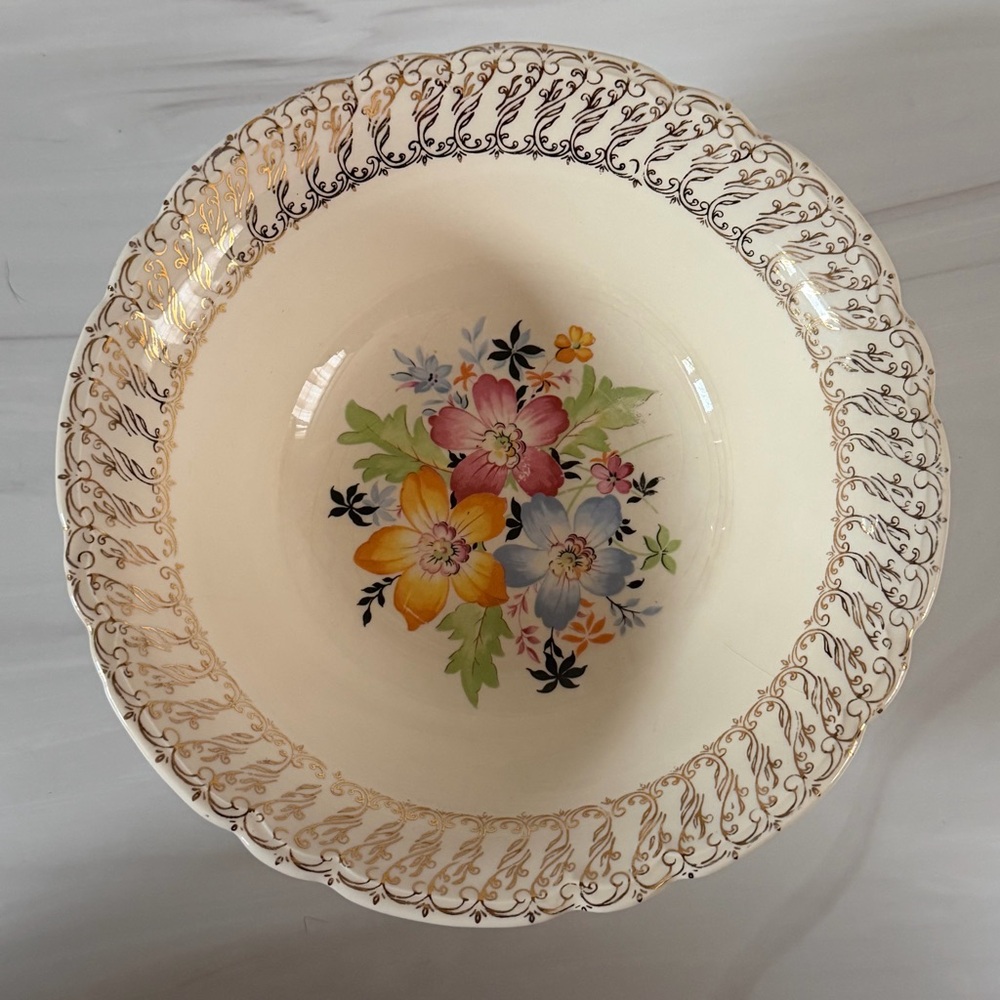 Nasco Canterbury Gold vintage 1930s serving bowl with 22K gold details